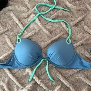 Victoria’s Secret bombshell bikini top
